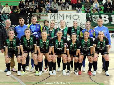 Al momento la rosa della squadra � composta da 13 giocatrici: cinque brasiliane e otto italiane, quasi tutte pugliesi, guidate dal mister Gianluca Marzuoli (foto Gianni Dilettuso)